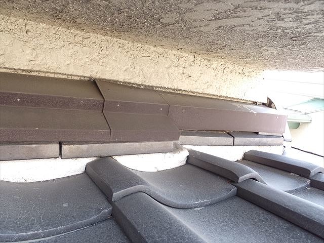 雨押え板金が浮き上がり継ぎ目に隙間